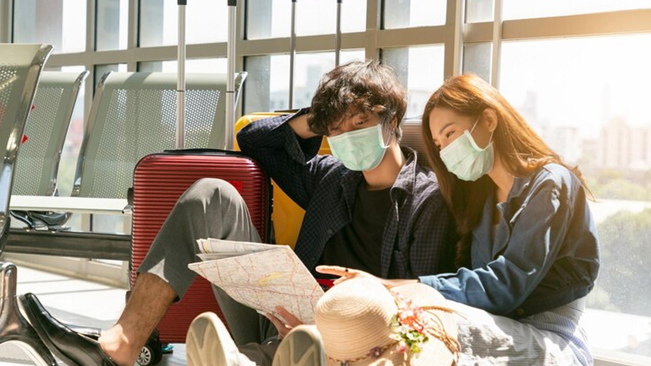 Couple vacation trip with mask on