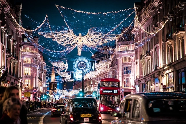 angel-topiary-lights-at-oxford-street-london