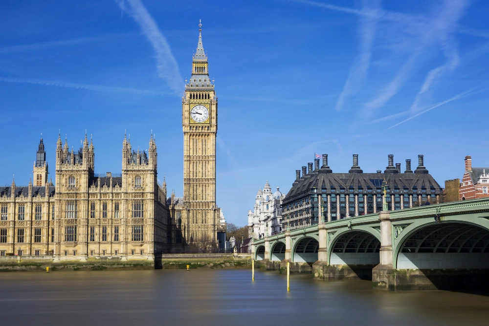 landscape-image-of-bigben-in-front-of-thames-river