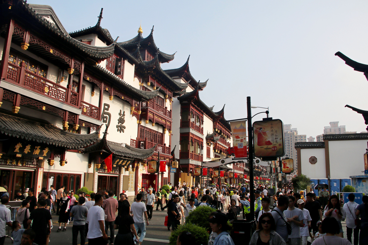 people-walking-enjoying-their-time-in-chenghuangmiao