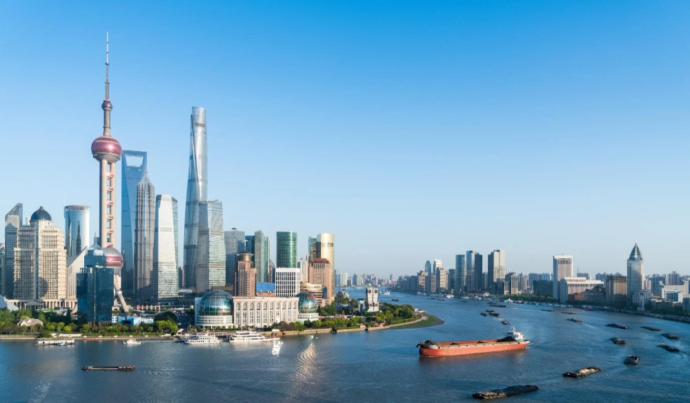 shanghai-tower-scenery-surrounded-by-huangpu-river