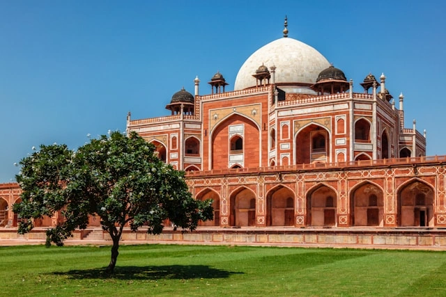 view-of-hamayuns-tomb-delhi-india