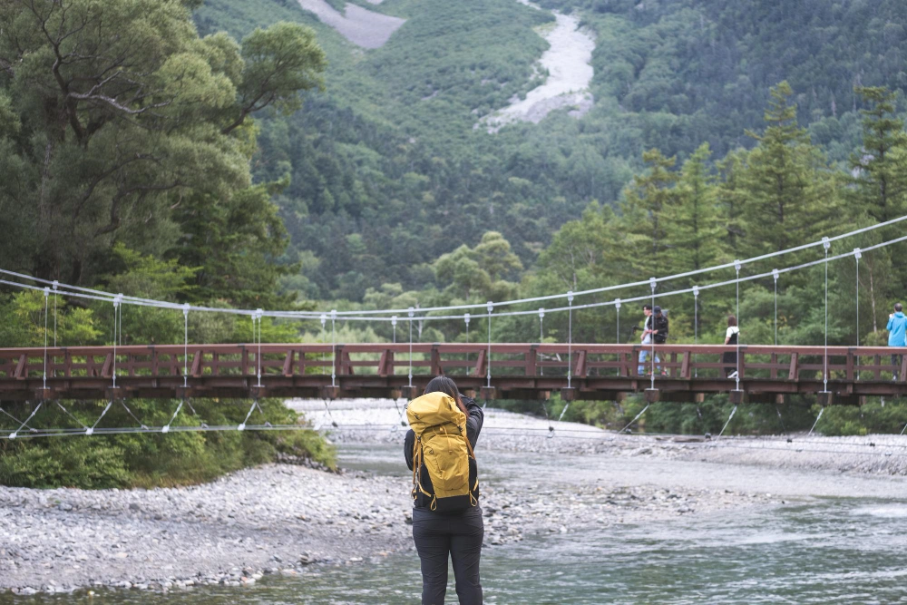 hiker-taking-photo-of-kappa-bashi-bridge